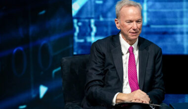 Former Google CEO Eric Schmidt booed during graduation speech about AI