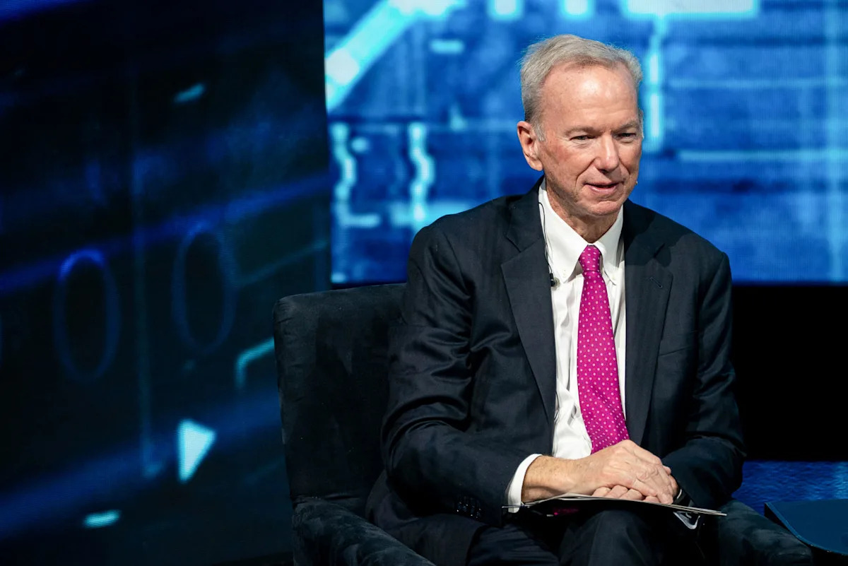 Former Google CEO Eric Schmidt booed during graduation speech about AI