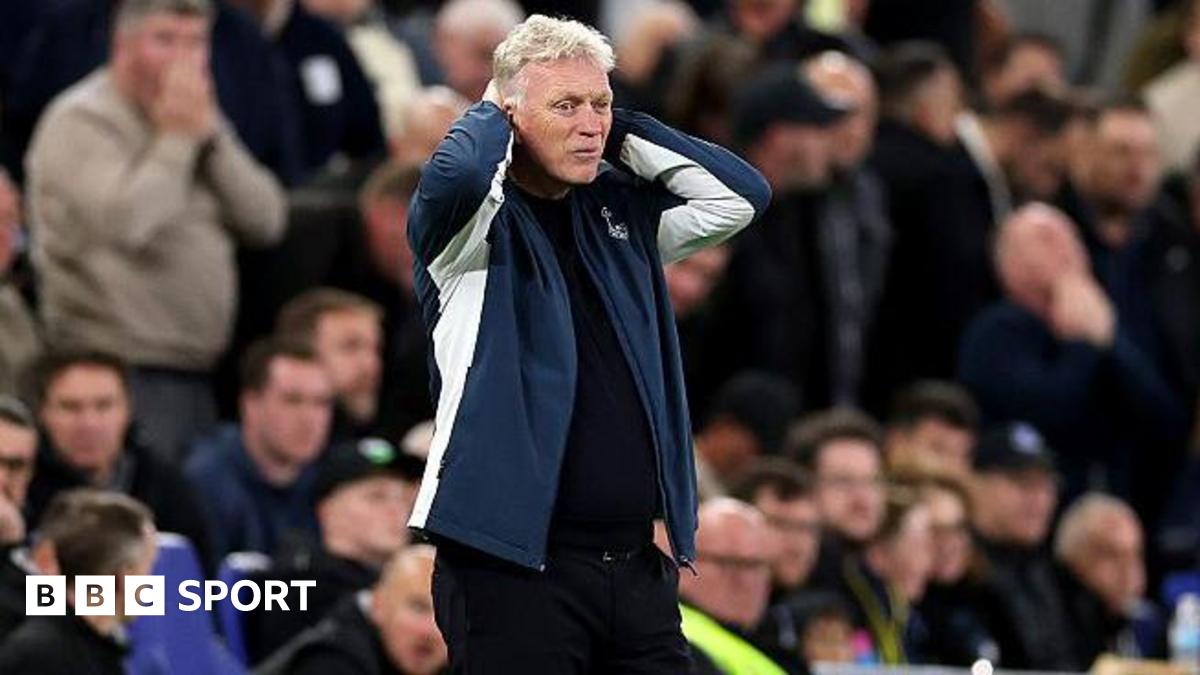 Everton boss David Moyes reacts during the Premier League match against Manchester City at Hill Dickinson Stadium