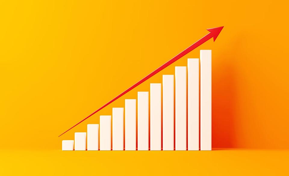 A bar graph with an arrow above it showing ascending values.