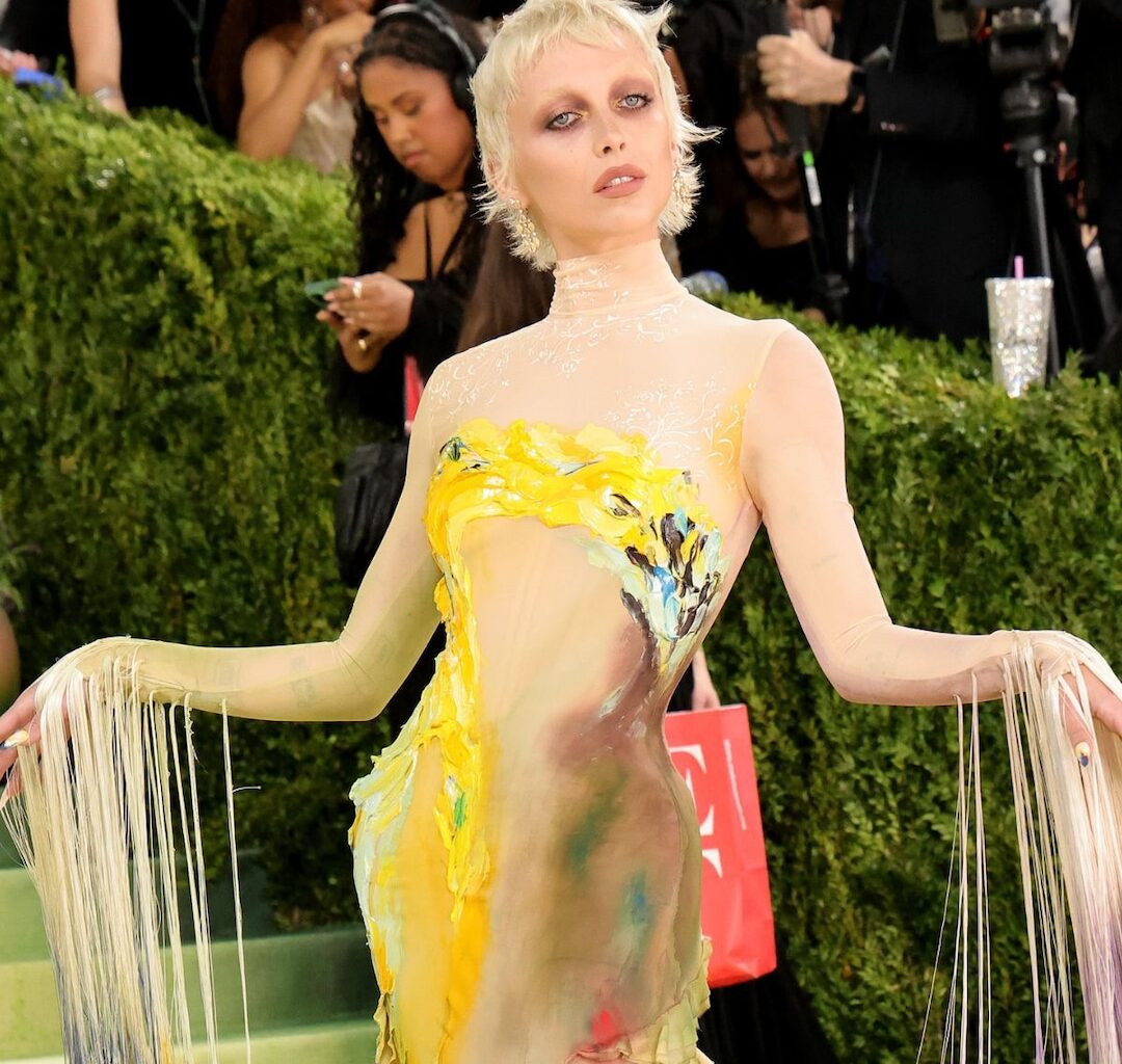 Emma Chamberlain’s Hand-Painted Gown Inspired by Her Dad