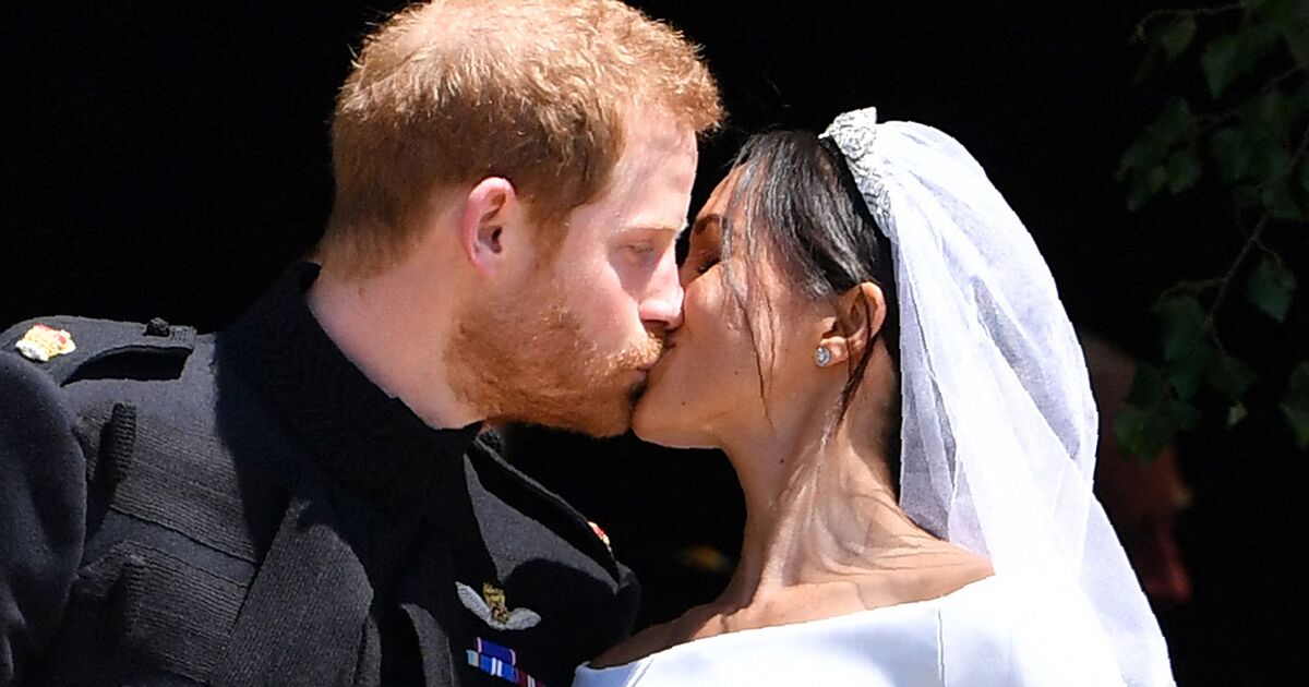 Meghan breaks royal rules with 'unprecedented' wedding photos | Royal | News