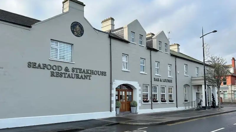 Hotel cancels farmers’ advice event after ‘sinister threat’ from loyalist group over Sinn Féin links