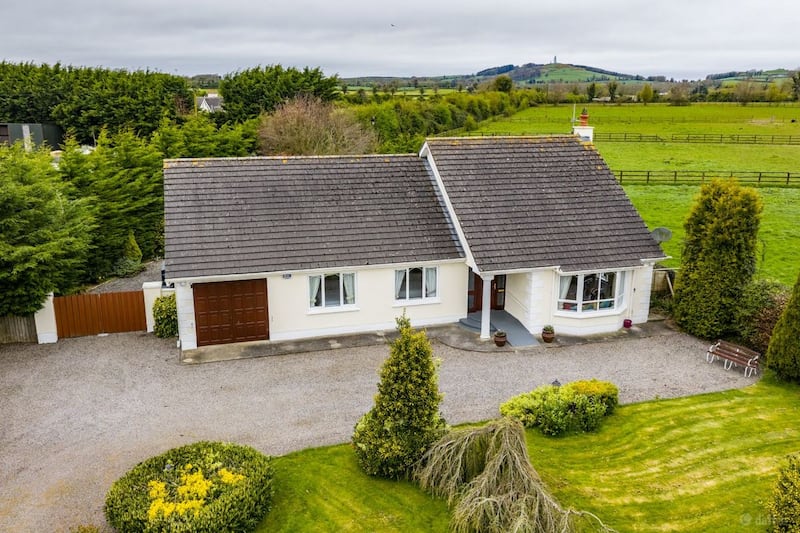 Hillview: Detached bungalow on half an acre