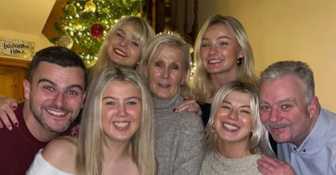 Five Limerick siblings doing 500km global run in memory of late mum