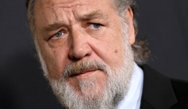 Russell Crowe Responds To Viral Video Of Him Warning Autograph Seekers To Back Off