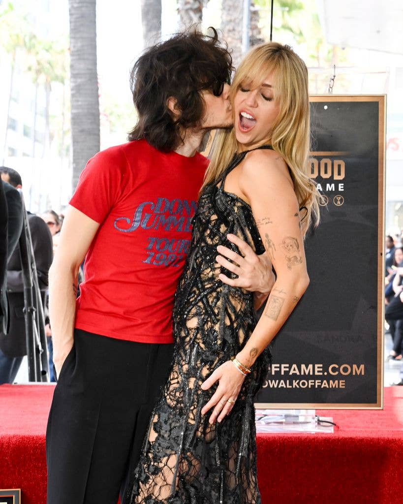 Maxx and Miley pack on the PDA