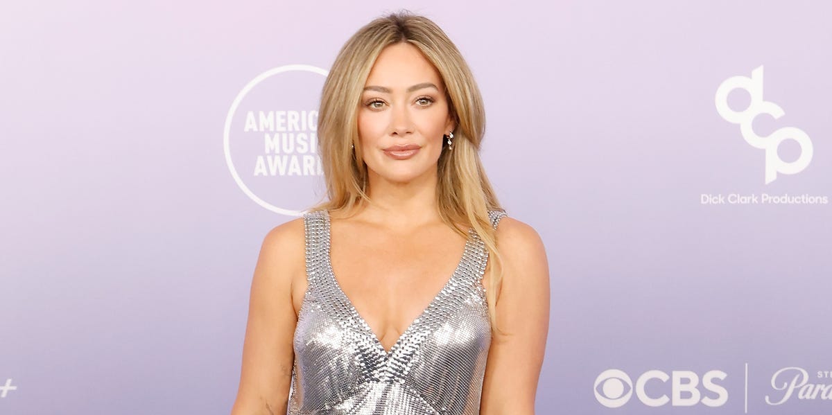 Hilary Duff Wears a Chainmail Rabanne Dress at the 2026 American Music Awards