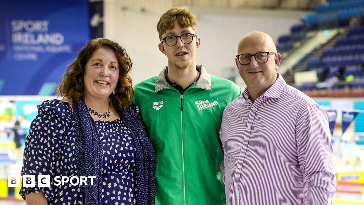 Daniel Wiffen with his parents Rachel and Jonathan