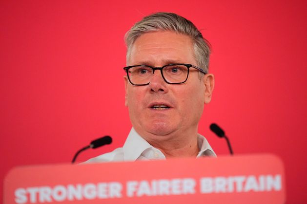 Speculation grows that Wes Streeting may launch leadership bid as key aides resign and urge Starmer to quit
