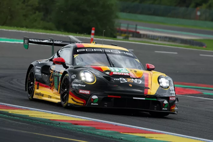#92 The Bend Manthey Porsche 911 GT3 R: Yasser Shahin, Riccardo Pera, Richard Lietz