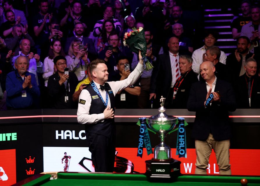 Runner-up Shaun Murphy gestures to the crowd after losing his final against China's Wu Yize