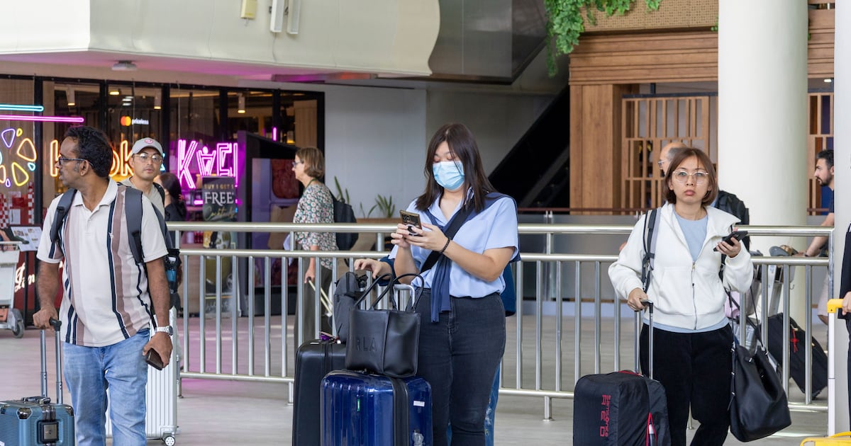 Asian countries tighten borders as health authorities work to contain Ebola outbreak – The Irish Times