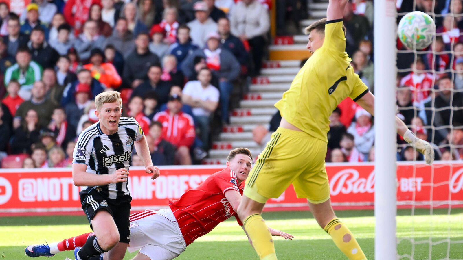 Howe sack decision looms for Newcastle after familiar setback at Forest