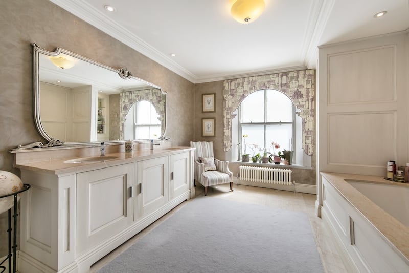 33 Ailesbury Road, Ballsbridge, Dublin 4: family bathroom