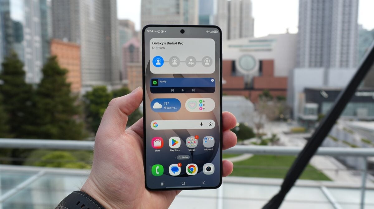 Samsung Galaxy S27 could end up using Chinese OLED panels