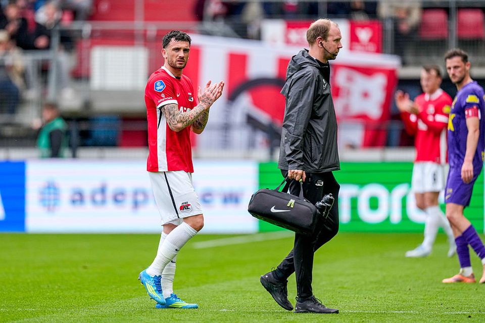 Troy Parrott of AZ Alkmaar applauds the fans as he leaves the pitch with a rib injury during the Dutch Eredivisie match against NAC Breda at AFAS Stadion in Alkmaar, Netherlands. (Photo by Ed van de Pol/BSR Agency/Getty Images)