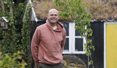 The ‘accidental beekeeper’ in Ireland’s most nature-deprived neighbourhood – The Irish Times