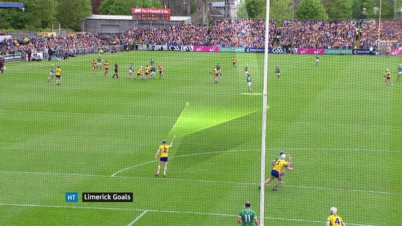 Ahead of the Aidan O'Connor goal, Rory Hayes decides not go out after Peter Casey, but Clare still only have four players in their own half, leaving themselves susceptible to a fast attack. 