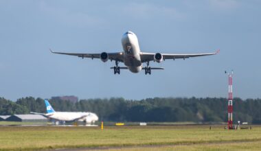 Pork sausages served on flight deporting 24 men from Ireland to Pakistan – The Irish Times