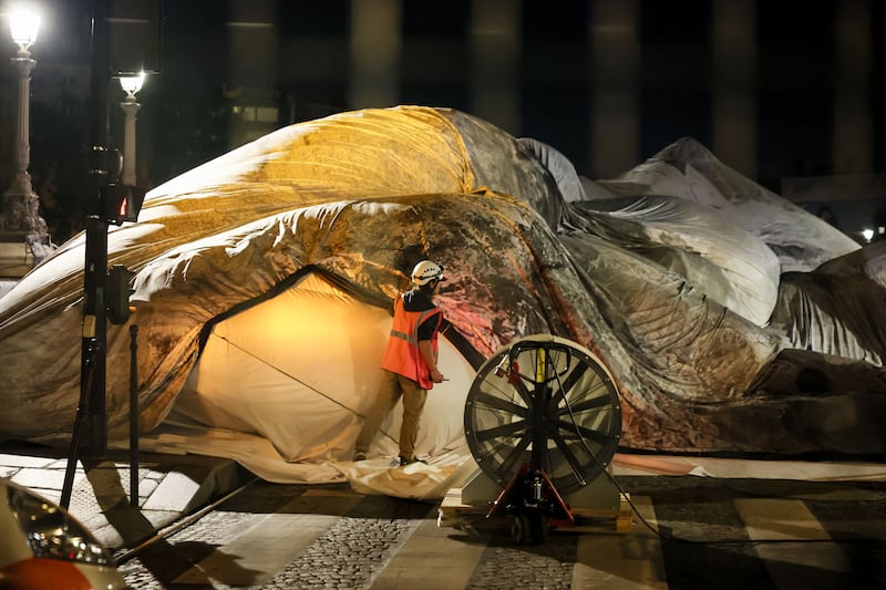 A worker monitors the inflation of the artwork. Photograph: Thomas Padilla/AP