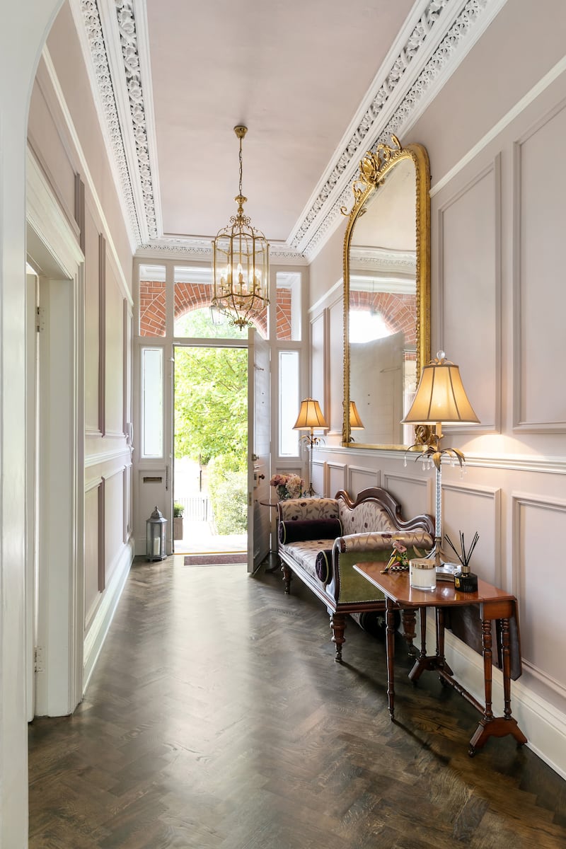 33 Ailesbury Road, Ballsbridge, Dublin 4: front hall