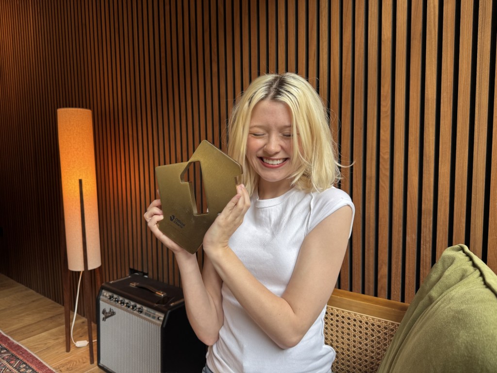 Maisie Peters Beats Michael Jackson for No. 1 Album in the U.K.