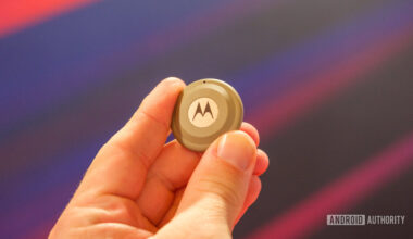 Motorola Moto Tag 2 front in hand