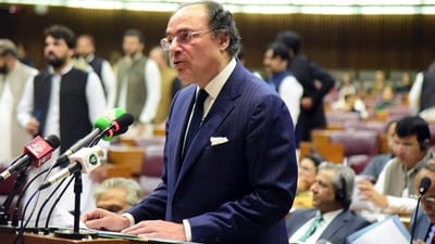 Pakistan Finance Minister Muhammad Aurangzeb held a virtual meeting with provincial finance ministers to discuss new revenue targets tied to IMF commitments, government officials said. (File Photo/AP)