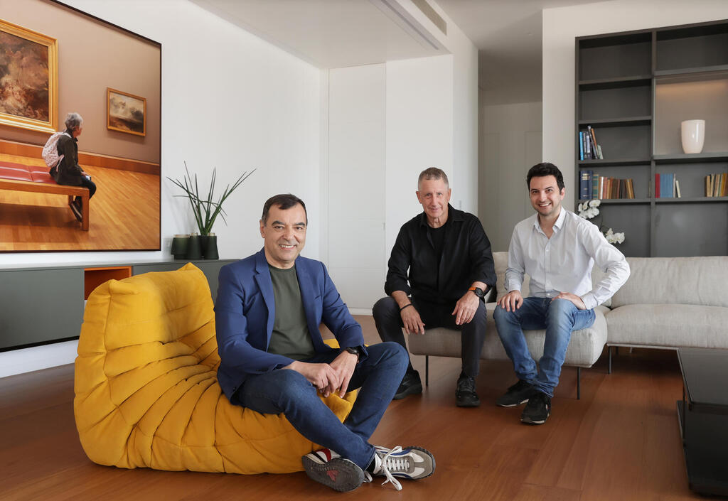 AI21 founders. (Photo: Orel Cohen) מוסף חג העצמאות 25.4.23 מגזין סטארטפים - חברת ai21- מימין אורי גושן יואב שוהם אמנון שעשוע