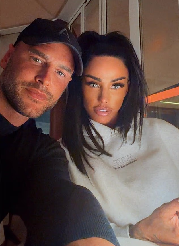 Lee Andrews hits back against claims he has a ‘travel ban’ after missing TV appearance with wife Katie Price