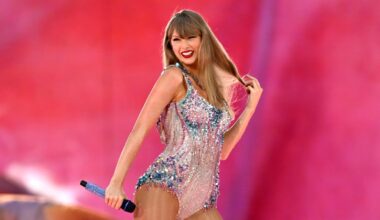 Taylor Swift Sends Gift to Young Fan After Viral Paper Airplane Video