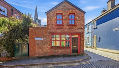 Historic Hanover Square redbrick once home to Luke Kelly of The Dubliners for sale – The Irish Times