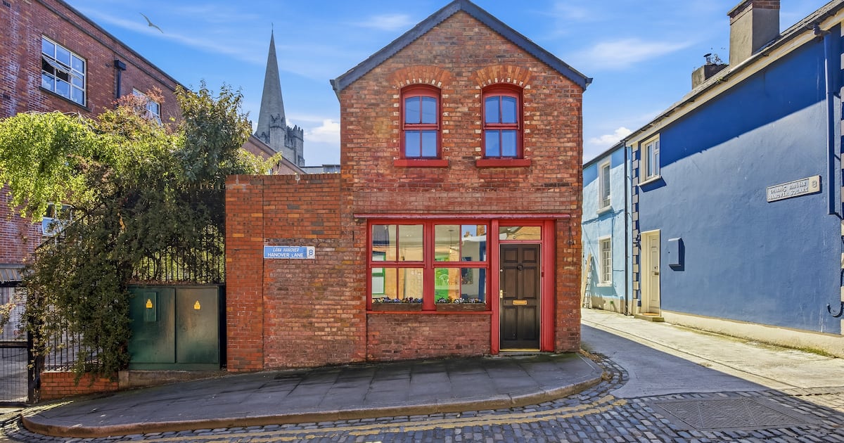 Historic Hanover Square redbrick once home to Luke Kelly of The Dubliners for sale – The Irish Times