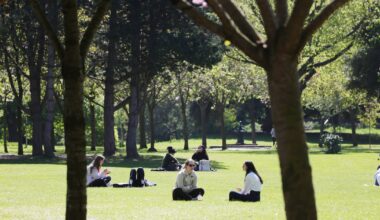Met Éireann forecasts temperatures in Ireland to rise into the 20s later this week – The Irish Times