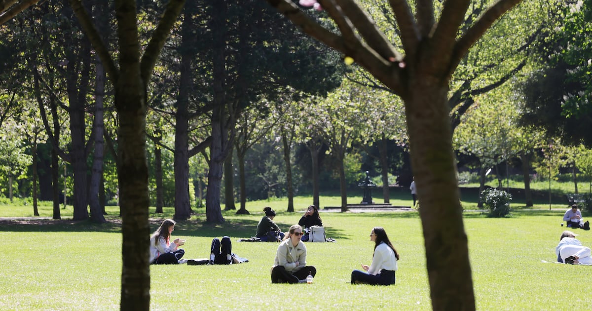 Met Éireann forecasts temperatures in Ireland to rise into the 20s later this week – The Irish Times