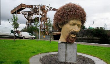 €80,000 Luke Kelly statue in need of extensive repairs due to visitors taking mementos – The Irish Times