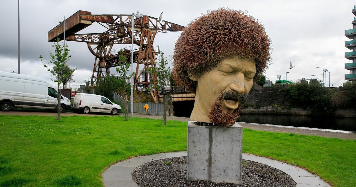 €80,000 Luke Kelly statue in need of extensive repairs due to visitors taking mementos – The Irish Times