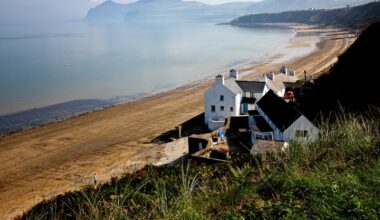 How a viral Wicklow ‘hills’ video shows why Ireland is visible from Wales in hot weather – The Irish Times
