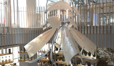 blossoms’ unfolding rhythm transforms into a breathing-like kinetic installation