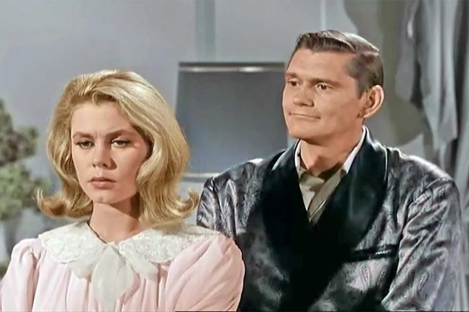 Elizabeth Montgomery and Dick York on 'Bewitched'Credit: Roku
