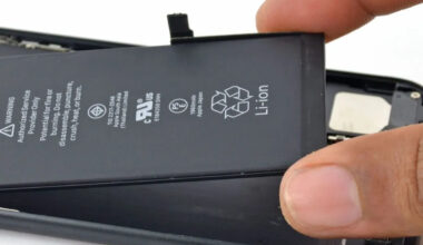 Bangkok Post - EU rules demand easy battery swaps for smartphones by 2027