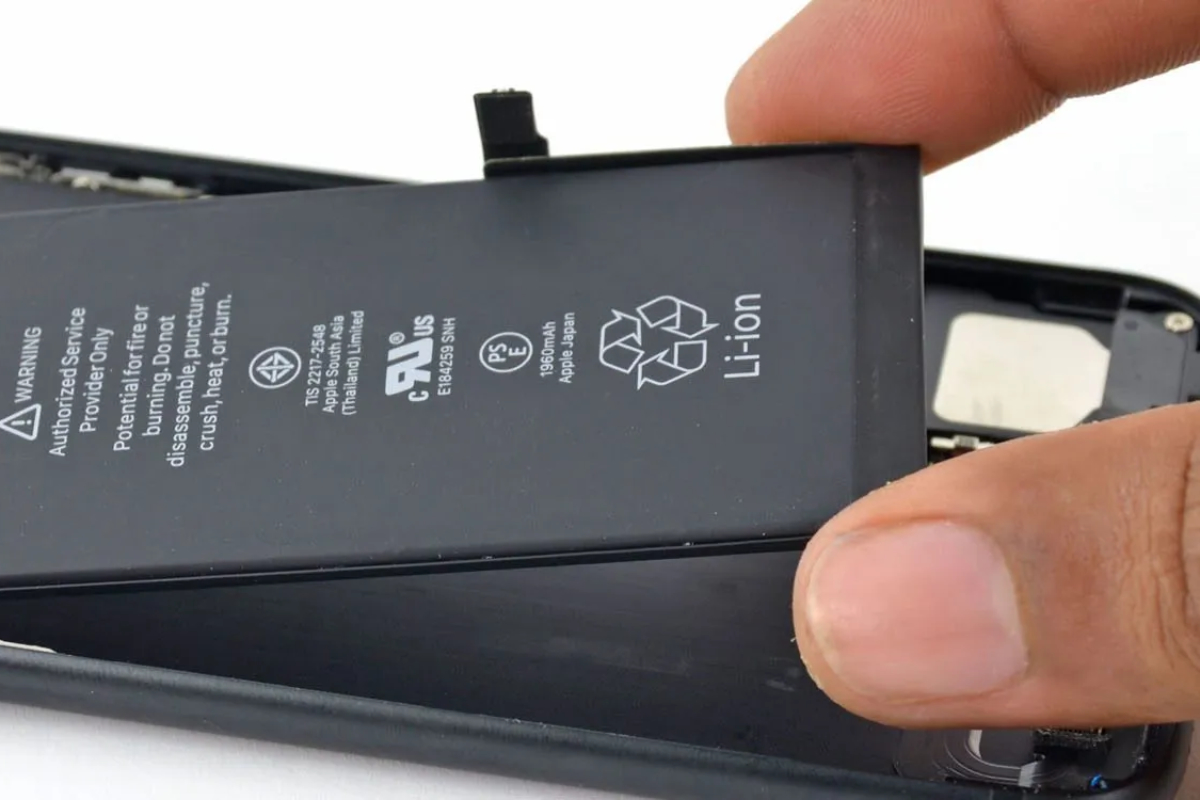 Bangkok Post - EU rules demand easy battery swaps for smartphones by 2027