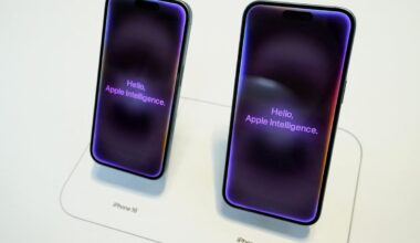 Apple to update software after major criticism of new look