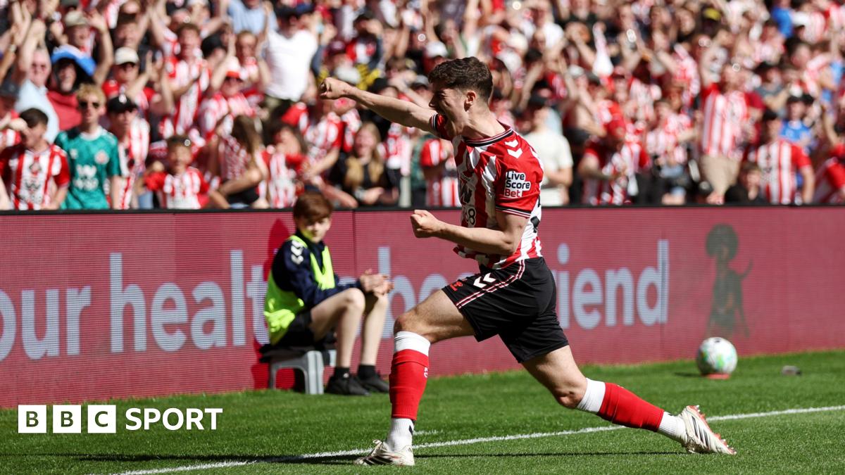 Trai Hume of Sunderland celebrates scoring his team's first goal against Chelsea