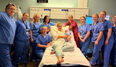 ‘My good-luck charm’ – ‘The Snapper’ baby welcomes newborn of her own