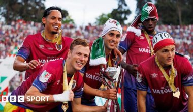 Torreense players with the Portuguese Cup