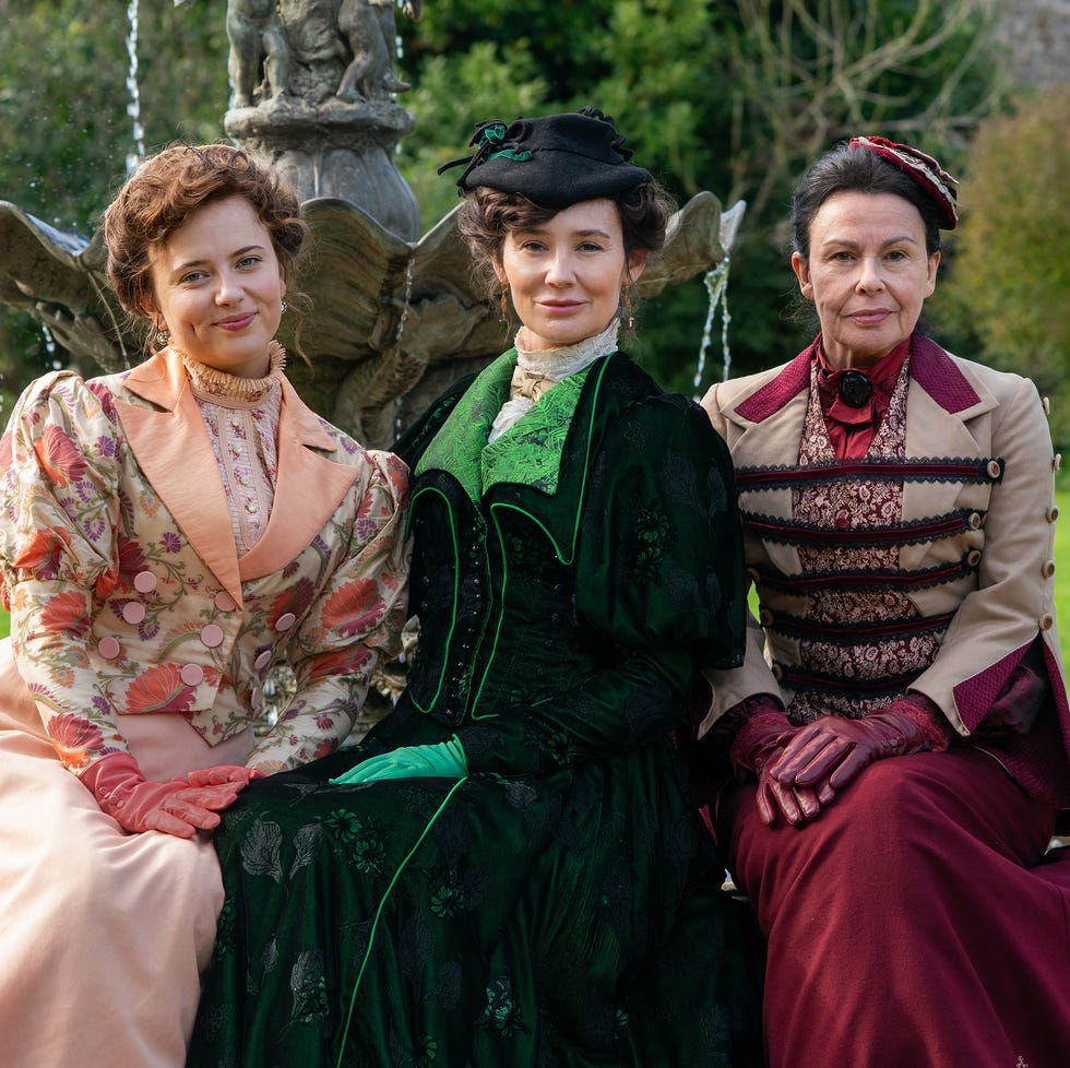 liza hardacre (shannon lavelle), mary hardacre (claire cooper), ma (julie graham) liza hardacre (shannon lavelle), mary hardacre (claire cooper), ma (julie graham)