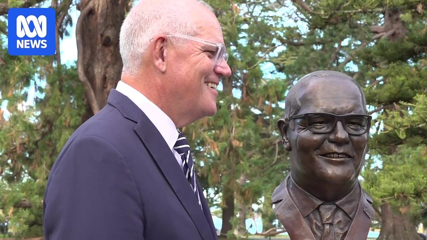 Bronze bust of Scott Morrison joins Prime Ministers Avenue in Ballarat