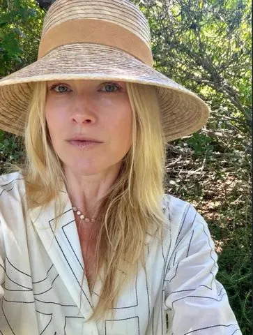 Ali Larter goes makeup-free during Memorial Day weekendCredit: Instagram/Ali Larter